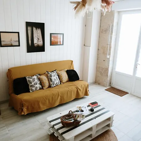 Studio De Plain-pied Avec Terrasse Et Jardin