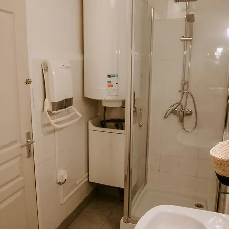 Apartment Studio De Plain-pied Avec Terrasse Et Jardin *