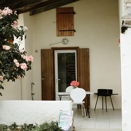 Studio De Plain-pied Avec Terrasse Et Jardin *