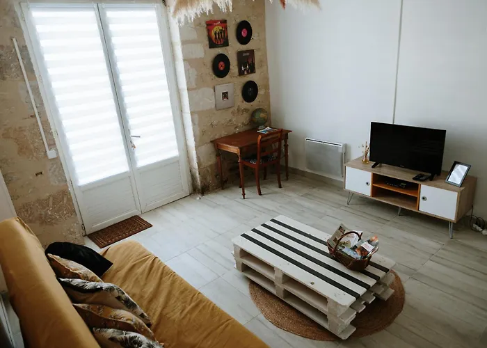 Studio De Plain-pied Avec Terrasse Et Jardin 아파트 Saint-Meard-de-Gurcon