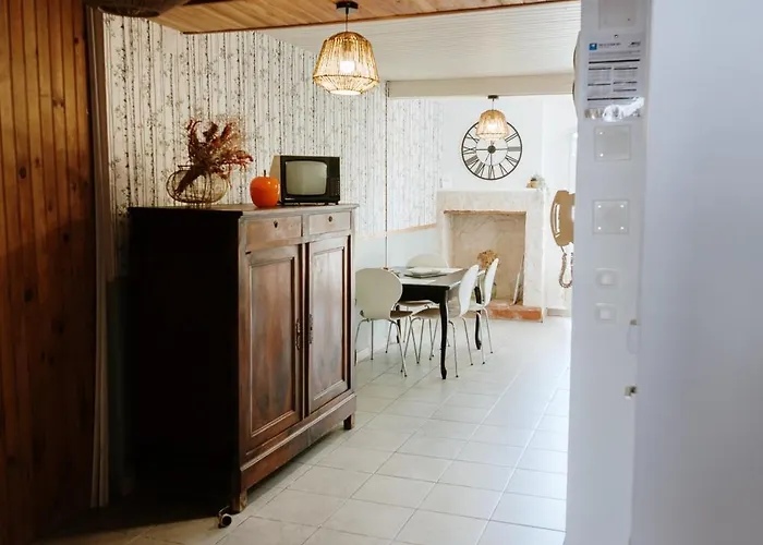 Studio De Plain-pied Avec Terrasse Et Jardin *