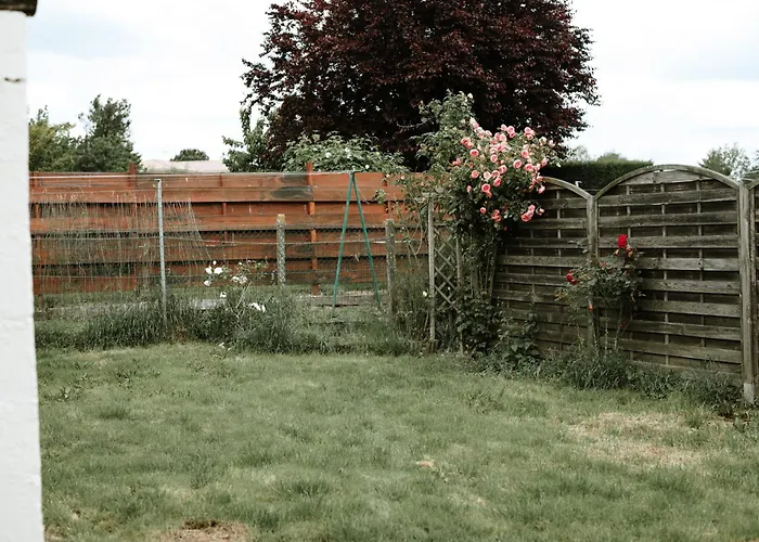 Studio De Plain-pied Avec Terrasse Et Jardin *