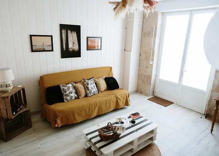 Studio De Plain-pied Avec Terrasse Et Jardin