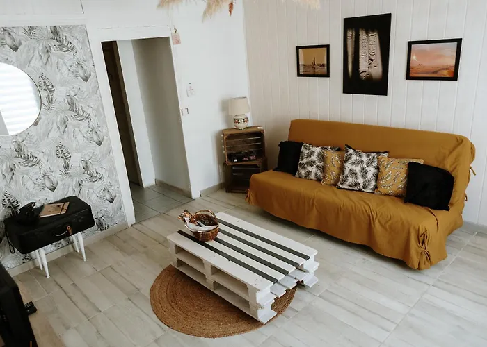 Studio De Plain-pied Avec Terrasse Et Jardin * Saint-Meard-de-Gurcon